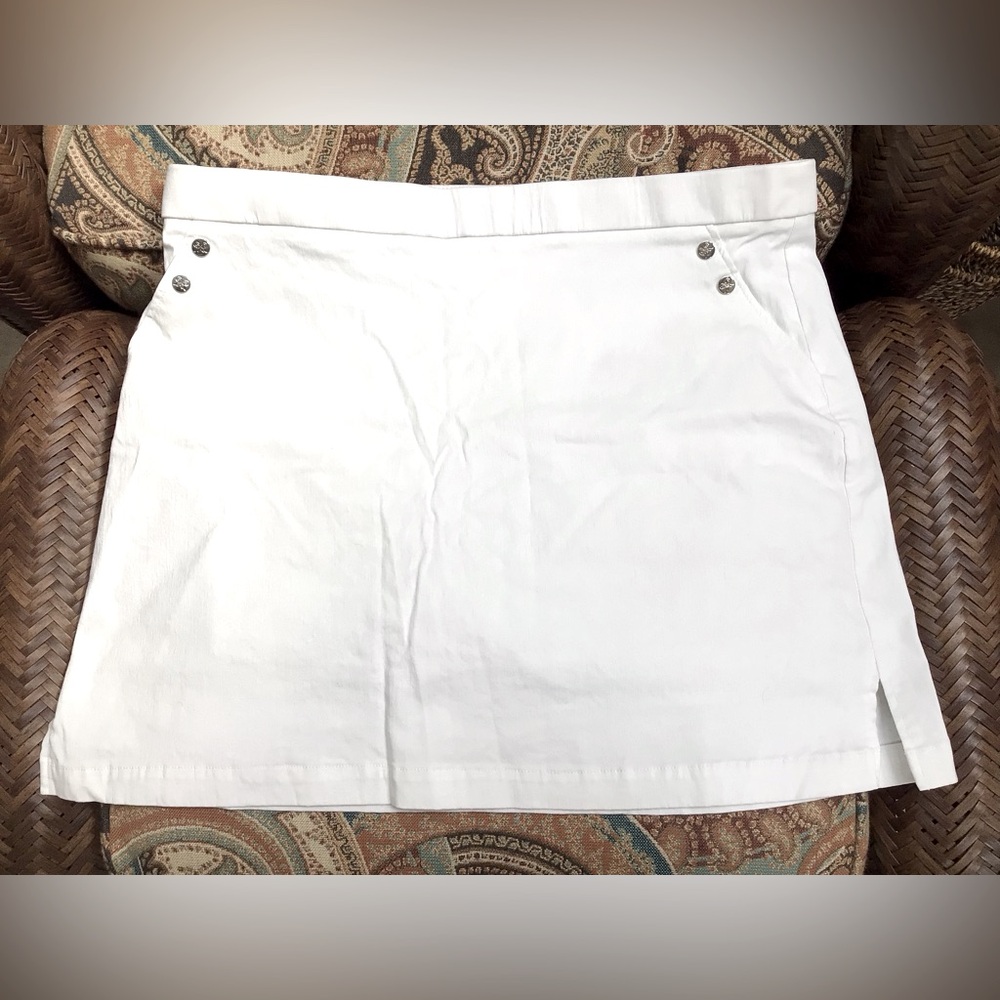 Rafaella ladies white skort. EUC.